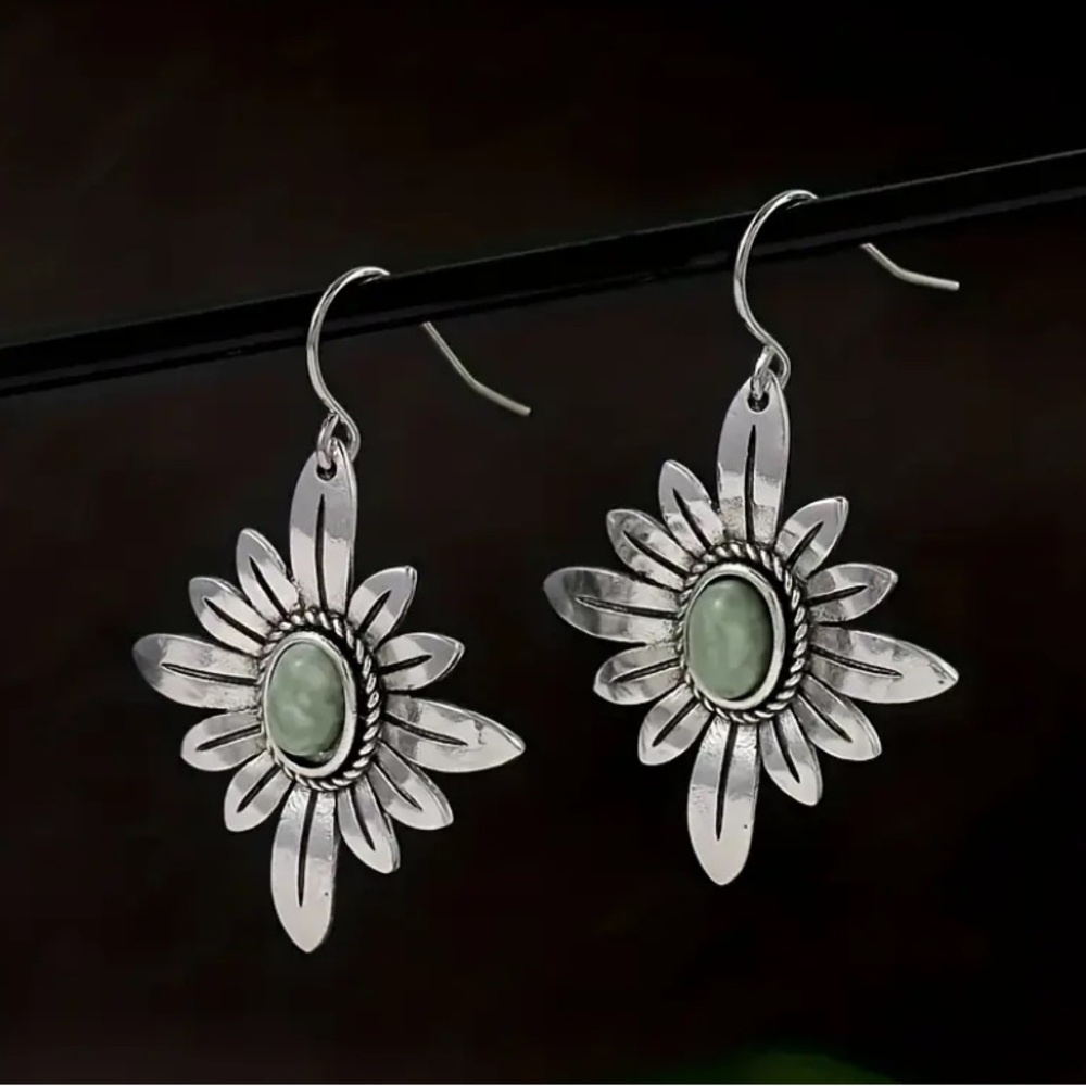 NEW Boho Western dangle Earrings Flower - Boutique